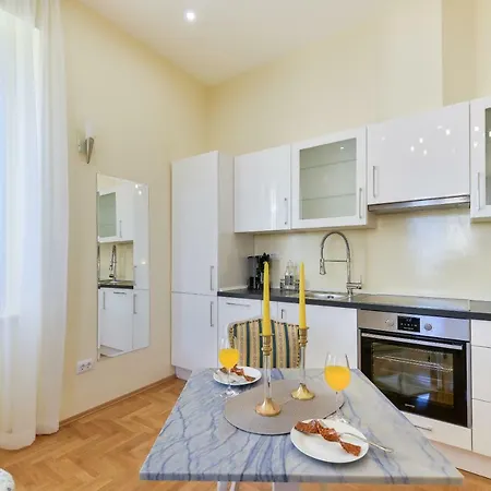 Отель Noble Elegance Studio *