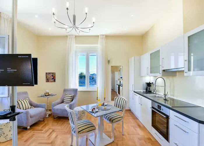 Отель Noble Elegance Studio *