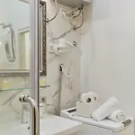 Noble Elegance Studio Hotel