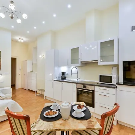 Готель Noble Elegance Studio *