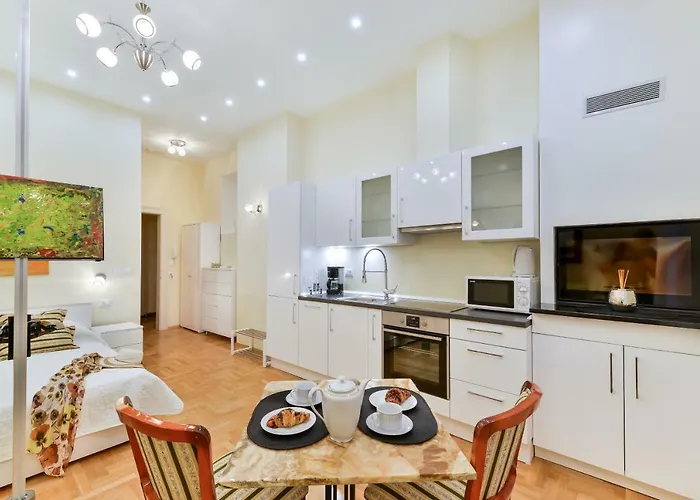 Готель Noble Elegance Studio *