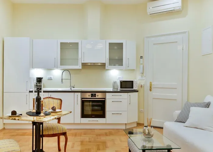 Noble Elegance Studio Готель