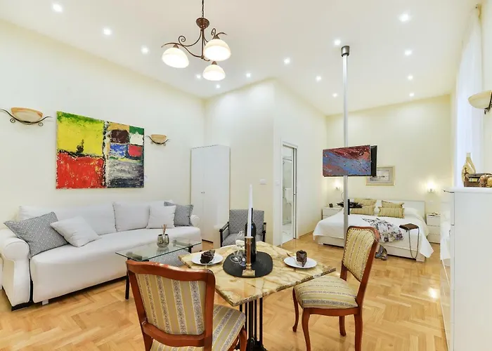 Noble Elegance Studio Hotel