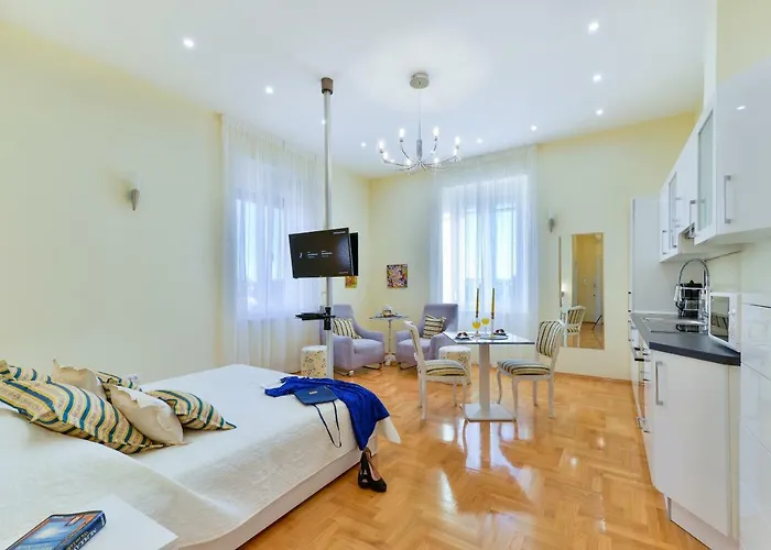 Готель Noble Elegance Studio *