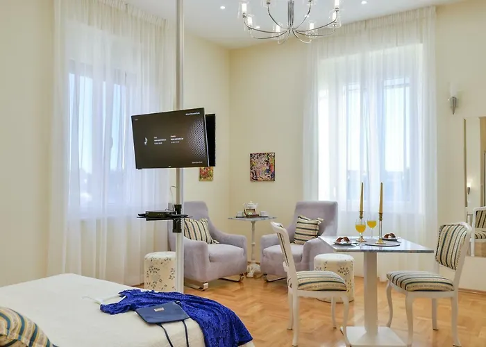 Noble Elegance Studio Готель *