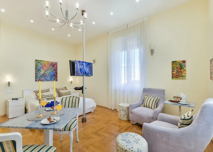 Noble Elegance Studio Hotel